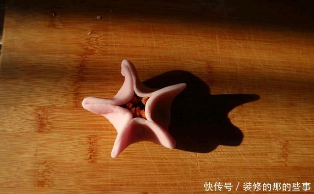 晶莹剔透|冬天包饺子,我家不用面粉,用它做皮,饺子晶莹剔透,Q弹又劲道