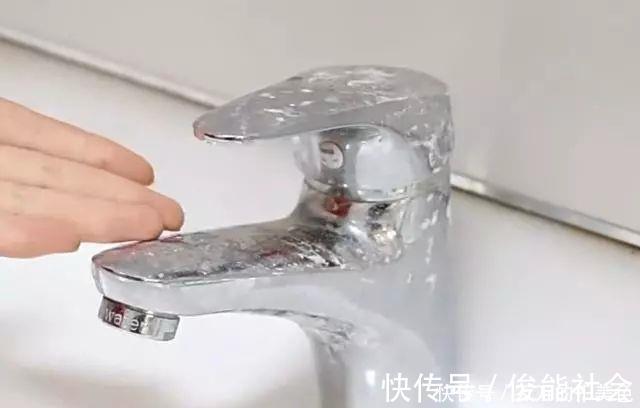 水龙头脏兮兮?厨房里的“小垃圾”,清洁就靠它,擦完反光如镜面