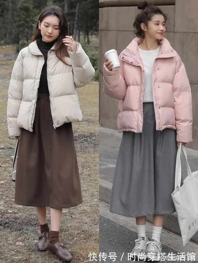 保暖|羽绒服下面尽量少穿裤子,今年更流行这样穿,时髦保暖又显瘦,美
