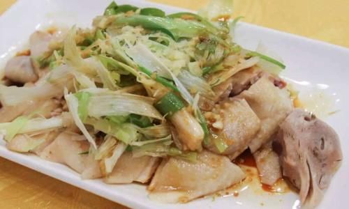 不放一滴水的蔥油雞，又鮮又嫩，比大廚做的還香，孩子搶著吃