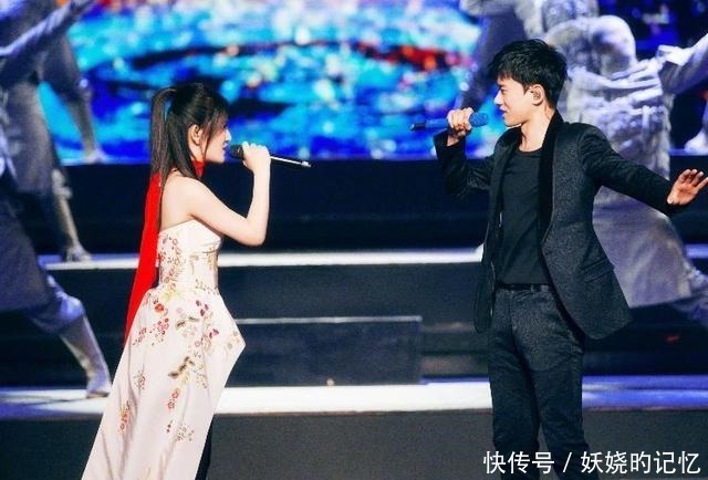 |陈小春演唱会,采儿台下搞笑,张杰演唱会,谢娜比采儿更厉害