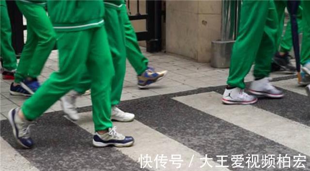 校服|校园“攀比”怪相身穿平价校服的学生,脚上却踩着名牌球鞋