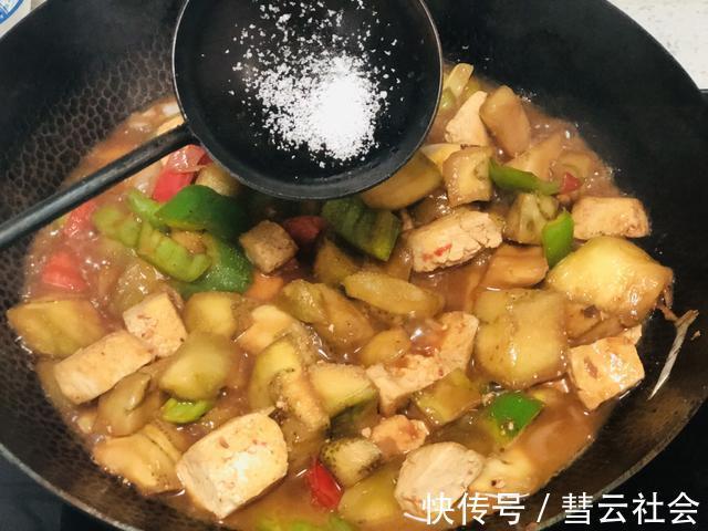 天生一对|茄子炒豆腐,先放茄子还是豆腐,很多人搞错,难怪茄子吸油还不香