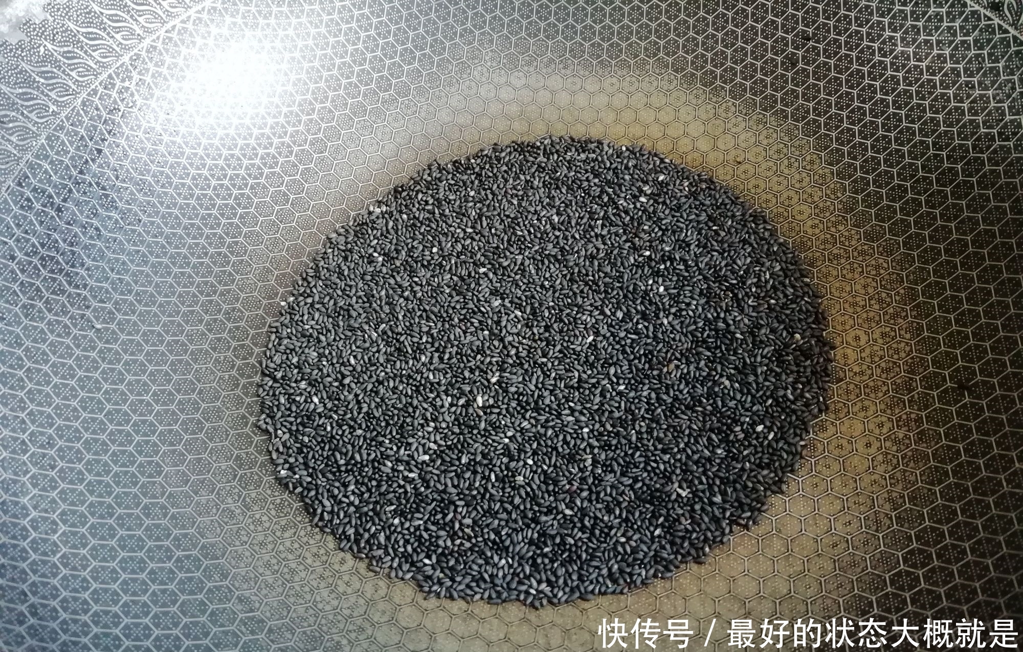 过年别忘做这个吃,无需烤箱,一蒸一卷即可,软糯又拉丝,真好吃