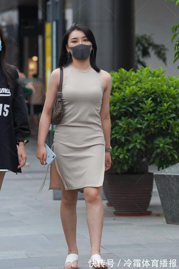 针织裙 简约又气质的针织裙,穿起来显得非常漂亮,瞬间提升时尚感