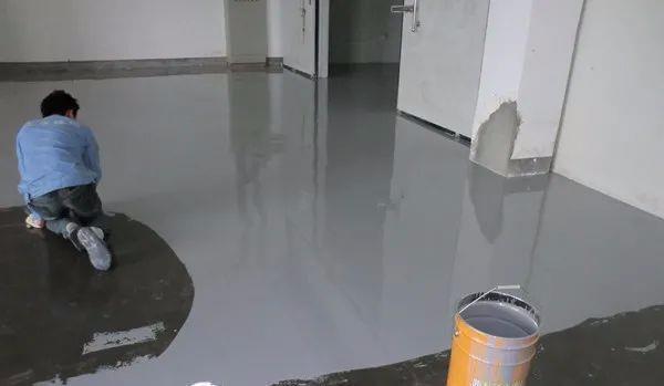 地板|我家装修没铺地板,用的这种材料,邻居看完就把地板瓷砖退掉了