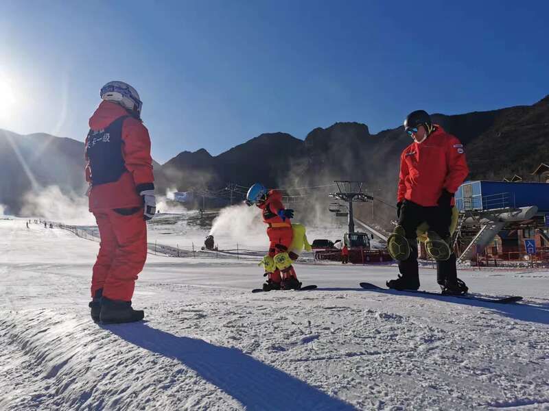 滑雪场|北京首家全教学滑雪场——八达岭滑雪场今日开板