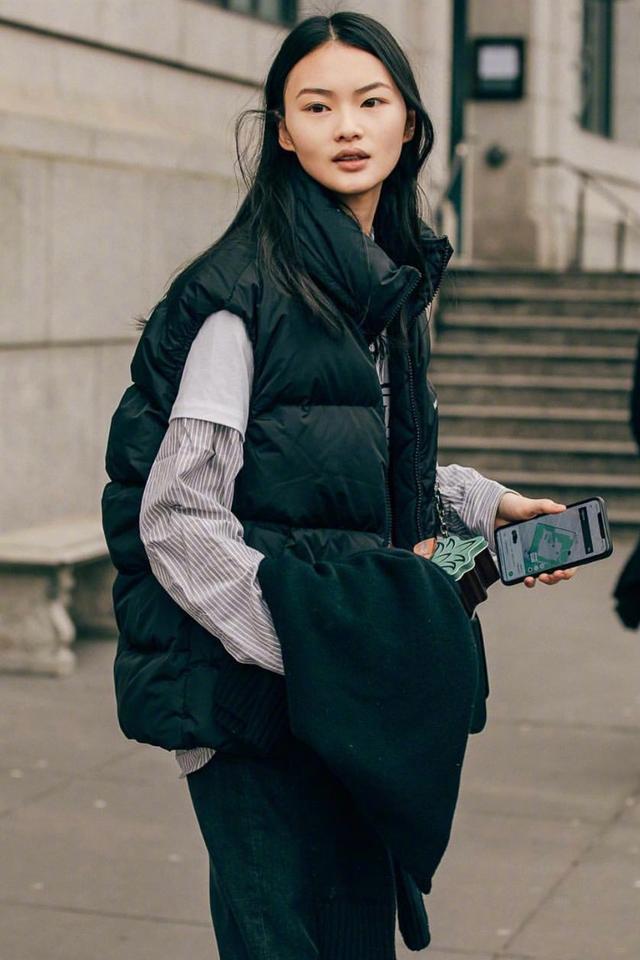 如今|曾被你嫌弃的“马甲”, 如今却美到犯规, 照着穿就很美