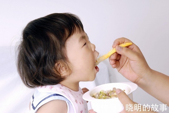 水果|孩子积食不能吃香蕉?医生:脾胃虚弱的孩子,3种水果建议少吃
