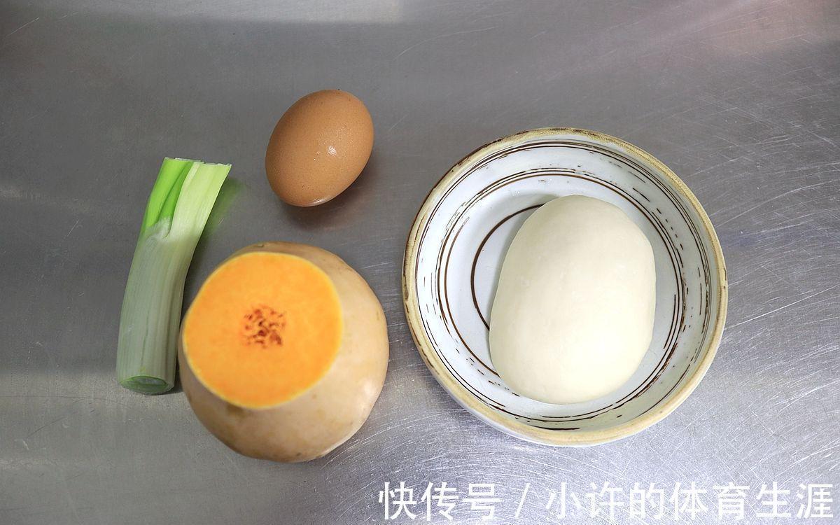 让人感觉到温暖的鸡蛋南瓜饺子,甜甜的,味道很独特