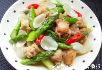 百合炒鸡丁|天热没食欲，教你做百合炒鸡丁，鲜香美味又低脂，天天吃不腻！