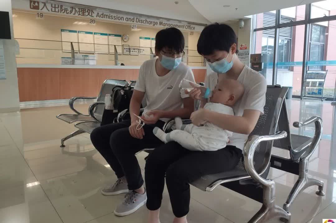 导管|小夫妻生了对龙凤胎,亲朋都来祝贺,谁知没高兴多久老大就出事了