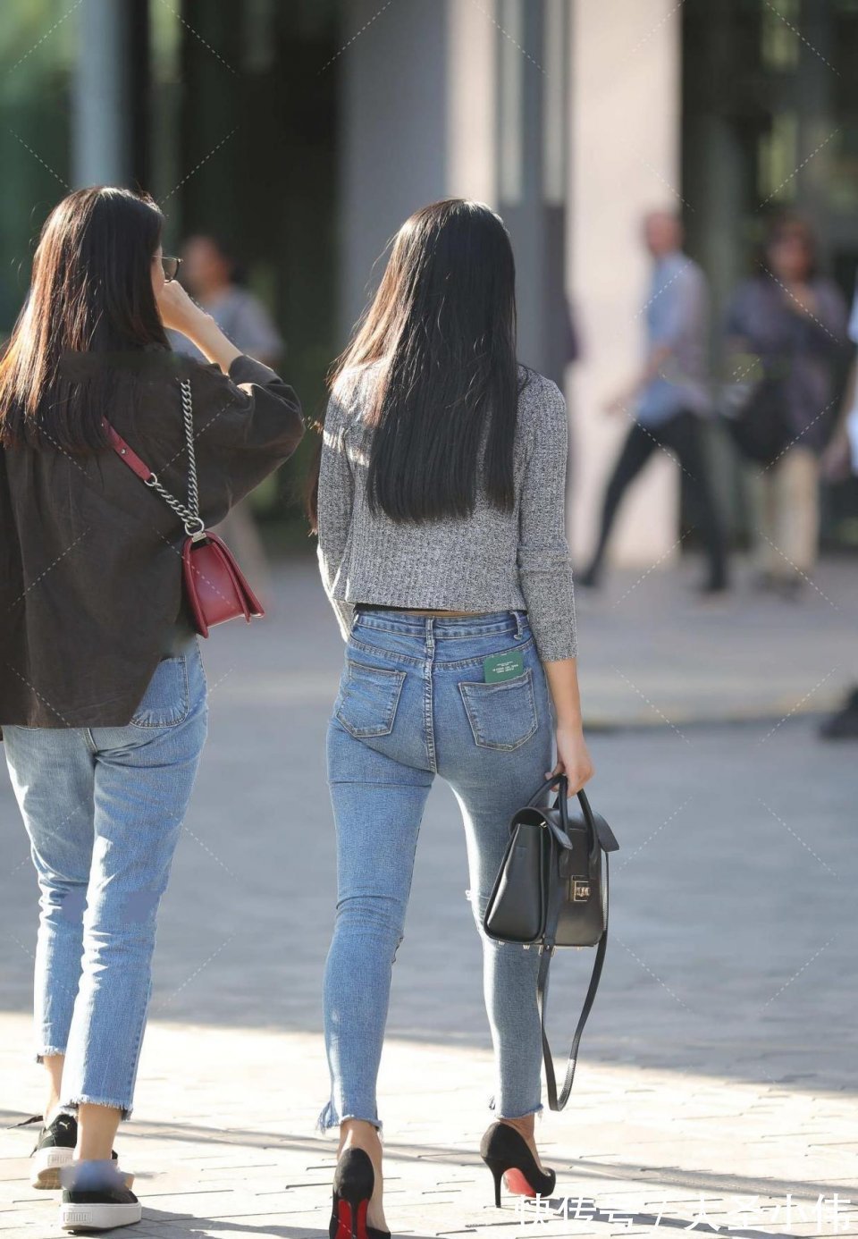 美女|美女街拍：霸道总裁，你喜欢这样的小姐姐吗？反正我爸爸看了以后好喜欢