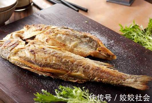 煎鱼|煎鱼时,切记不能直接下油锅,做好这3步,鱼皮不碎不粘锅