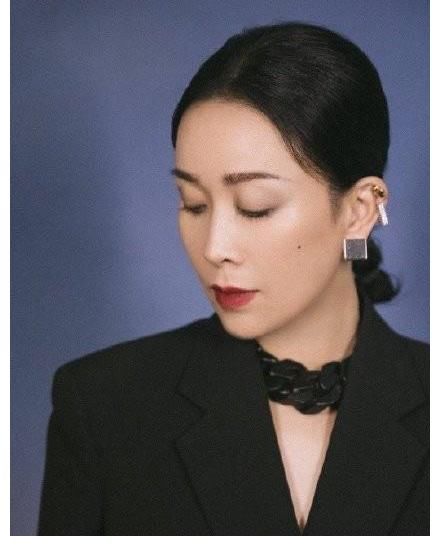 那英保持真我無畏前行 一路盛放光彩