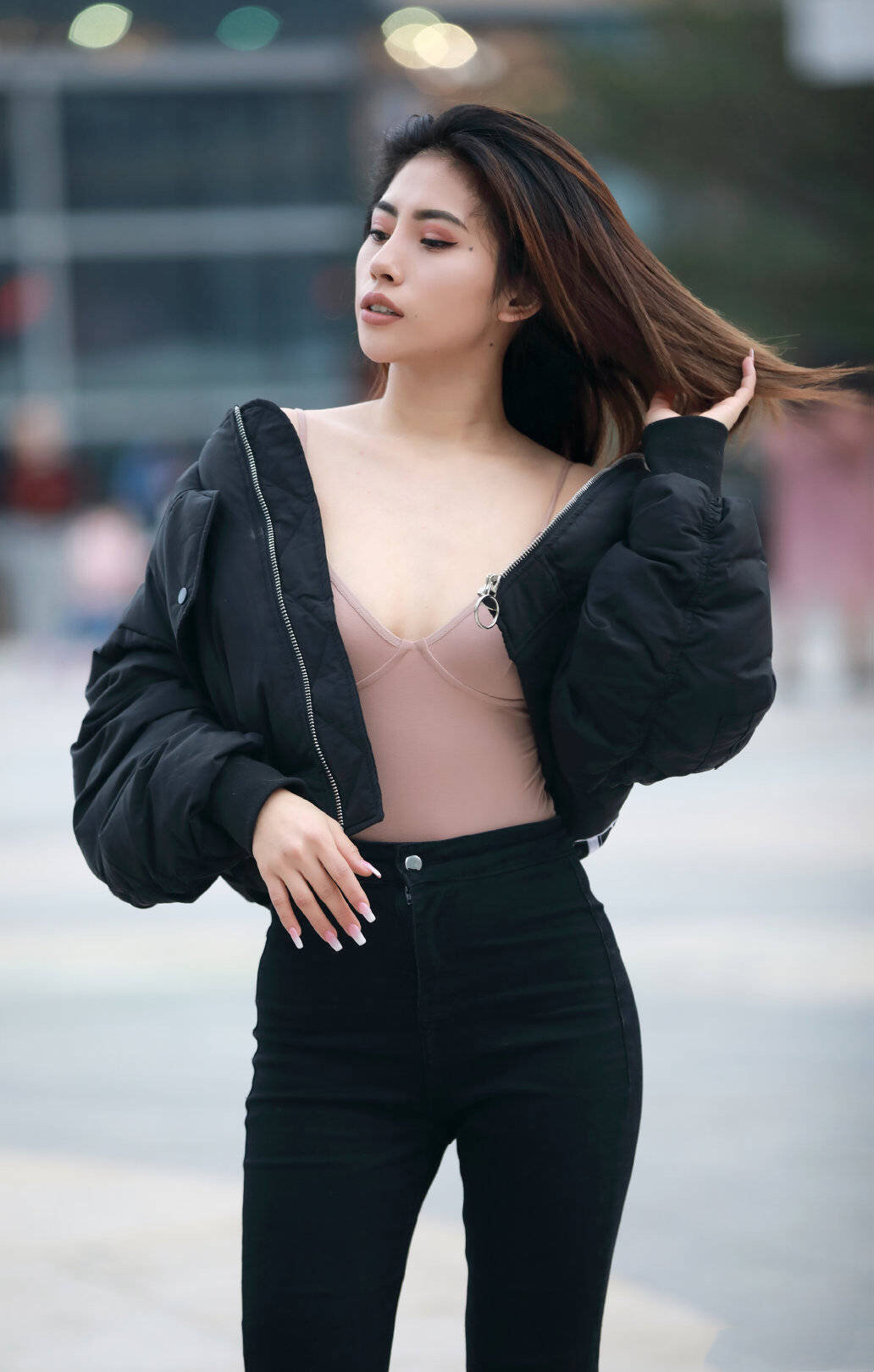 个性|路人街拍帅气个性的小姐姐,酷中带甜的时髦精!