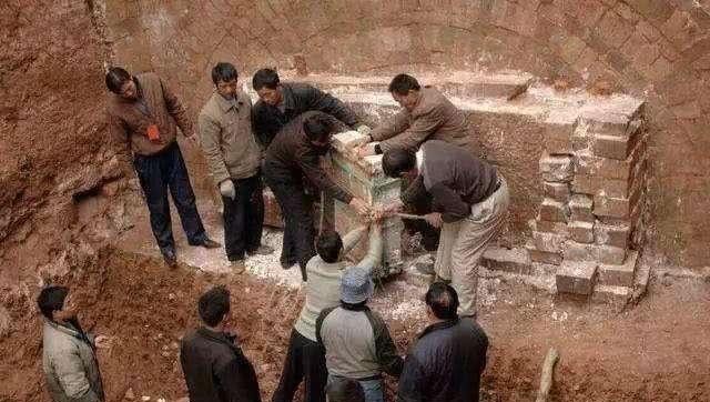 打开|关羽墓被打开,考古专家发现一物,当地百姓:我们错拜了1800年!