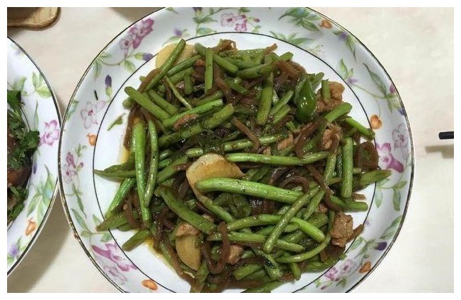 岳父母来家里做客,当天我特意做一桌菜招待,饭后岳母夸我厨艺好