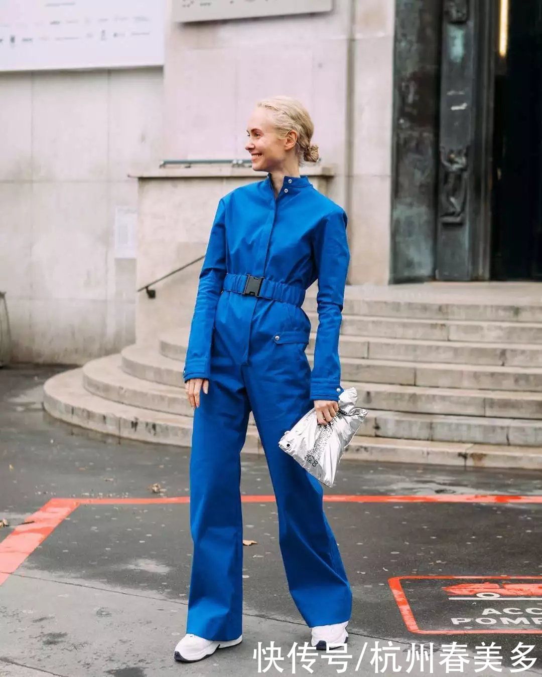 衣品好的女人,从不用力过猛