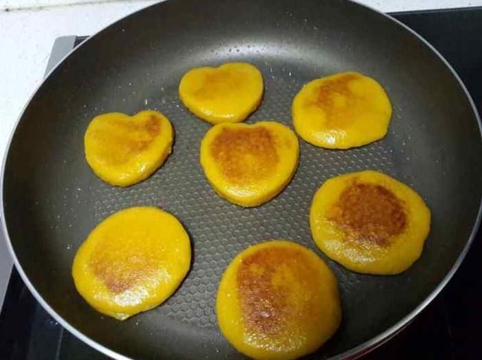 粘米粉|做南瓜饼，外行才只用糯米粉多加2样，外酥里嫩真好吃