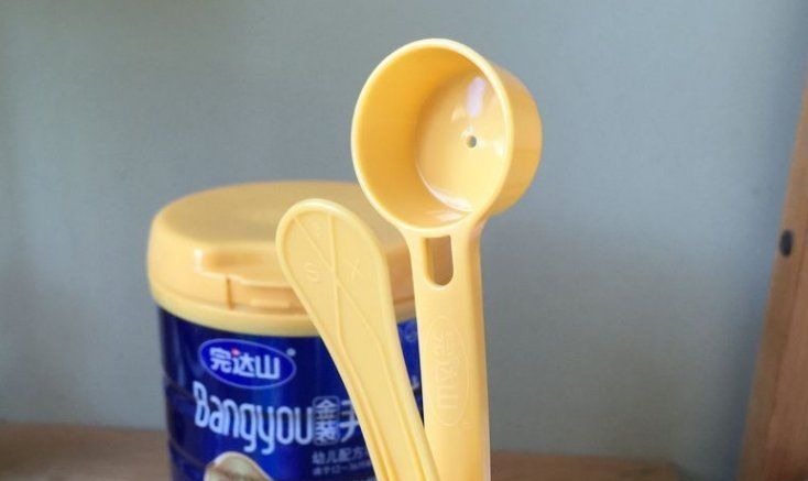 用途|为什么奶粉勺底部有一个小洞?不是一无用处,用途大有学问