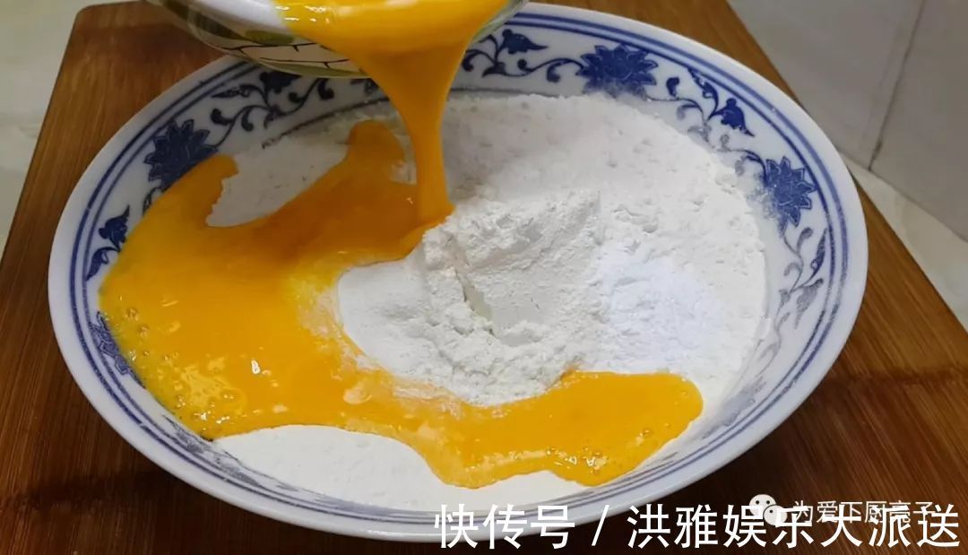 红枣|5个鸡蛋,1斤面粉,锅里一炒,做出创意小零食,比蛋糕好吃十倍