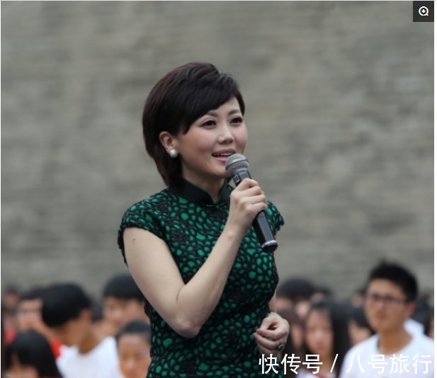 网友票选央视最漂亮女主持,董卿才排第三?可第一名确实太漂亮啊