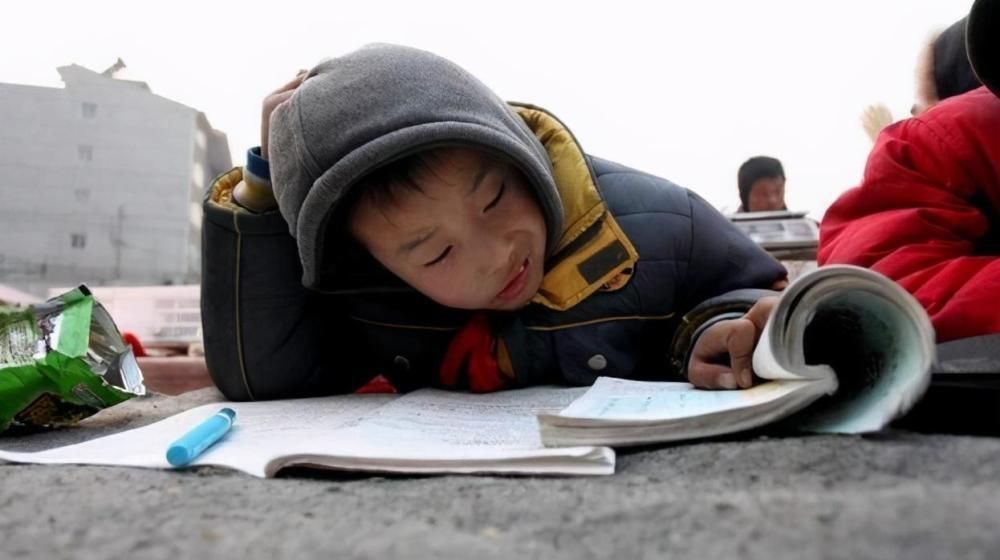 小学生|小学生作文里的“妈妈”什么样?血红的眼睛,虚伪还狡猾