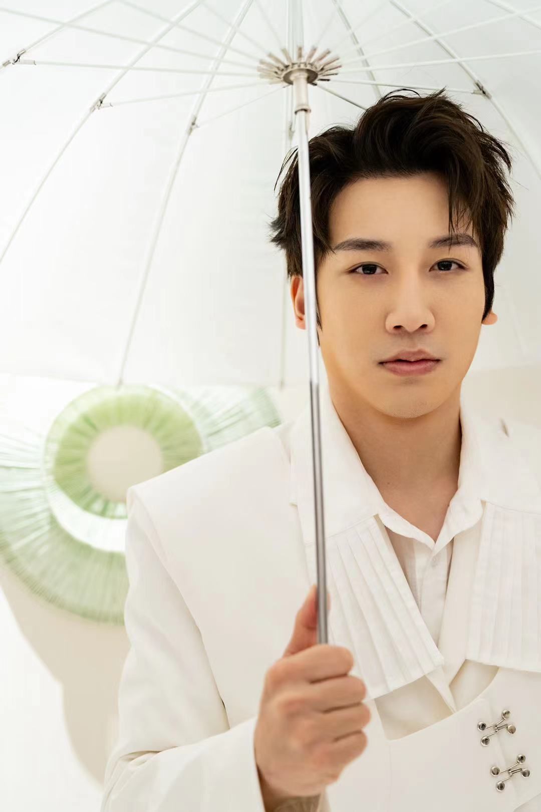 麥亨利《披荊斬棘的哥哥》總決賽火熱來襲 架子鼓驚喜開場(chǎng)燃炸舞臺(tái)