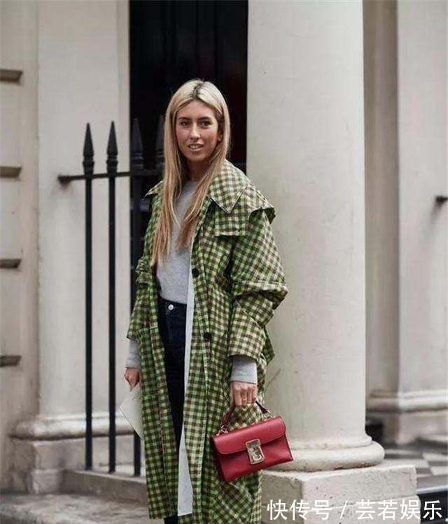 明星 小白鞋已经失宠了,今年流行“1+1鞋”,时尚显高,明星都上头了!