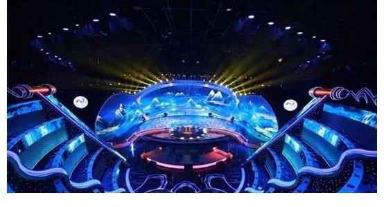 蓦然回首|诗词大会主持人龙洋错用辛弃疾千古名句，引得康震皱眉，观众质疑