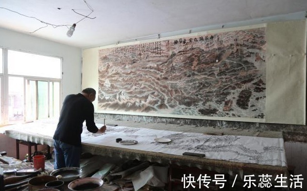 成墨#美术教师耗时38年,画7500米长的画,如今欠债80万,要卖房抵债