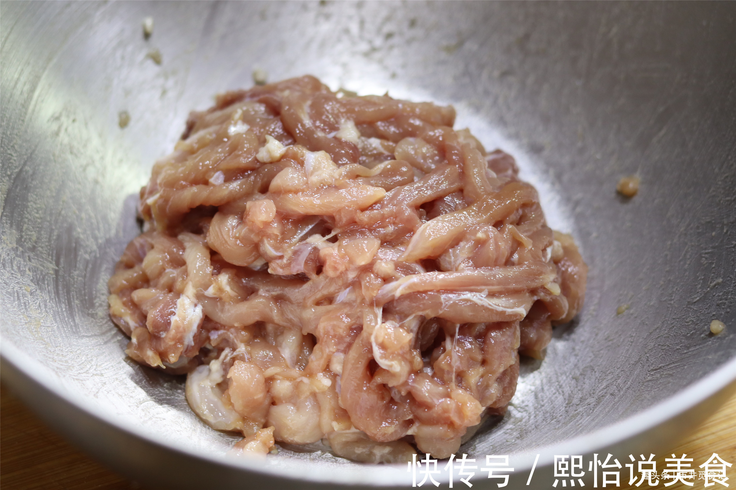 做京酱肉丝，用对3样调味料，步骤照着做，简单一炒都能很成功