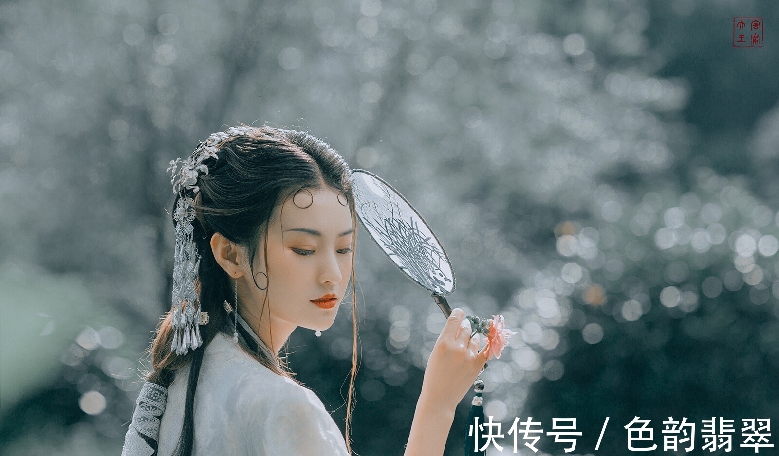 绛袍春浅护云暖&秋江渺渺芙蓉芳,秋江女儿将断肠,绛袍春浅护云暖,翠袖日暮迎风凉