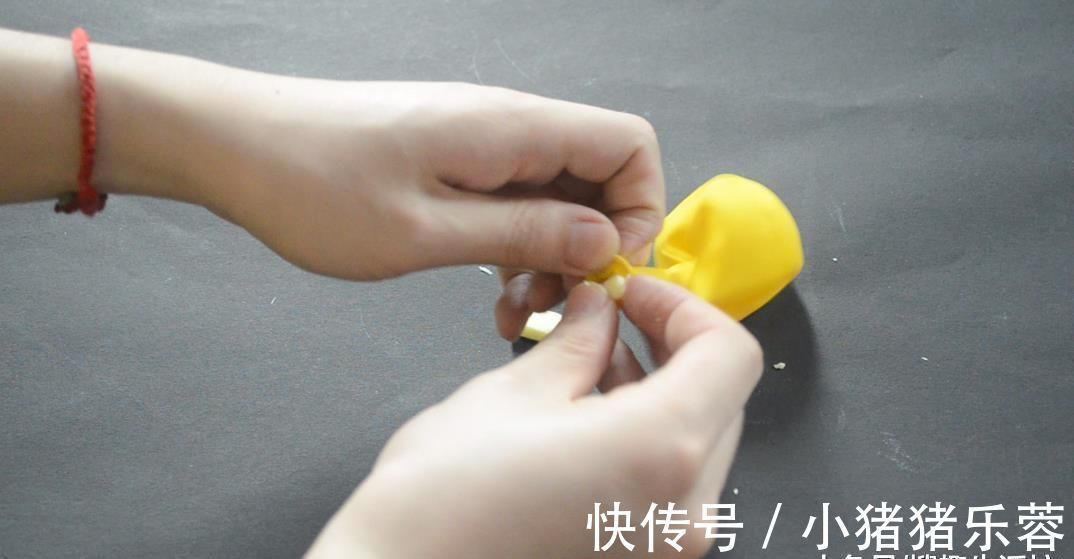 瓶子|洗衣液瓶上粘一个吸盘挂钩, 10个人里9个都需要, 简直太实用了