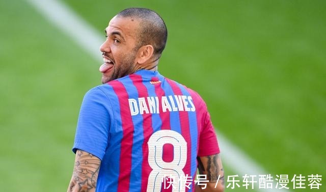 c罗|真爱!38岁巴萨巨星薪水曝光1年仅拿15万,还不如中国国脚