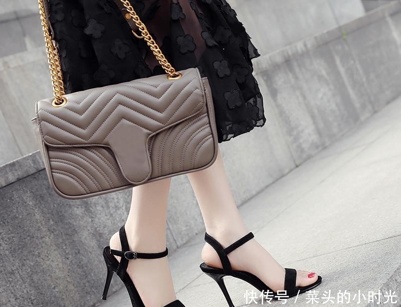 不失|细跟鞋让你像一朵绽放的鲜花般美丽,既大气又优雅还不失漂亮