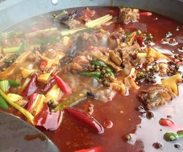 发现|一家10口去吃柴火鸡,268元以为捡到便宜结账才发现有“猫腻”