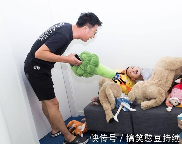 爸爸们|“别调皮,好好在家照顾爸爸”,宝妈的话,让宝爸哭笑不得