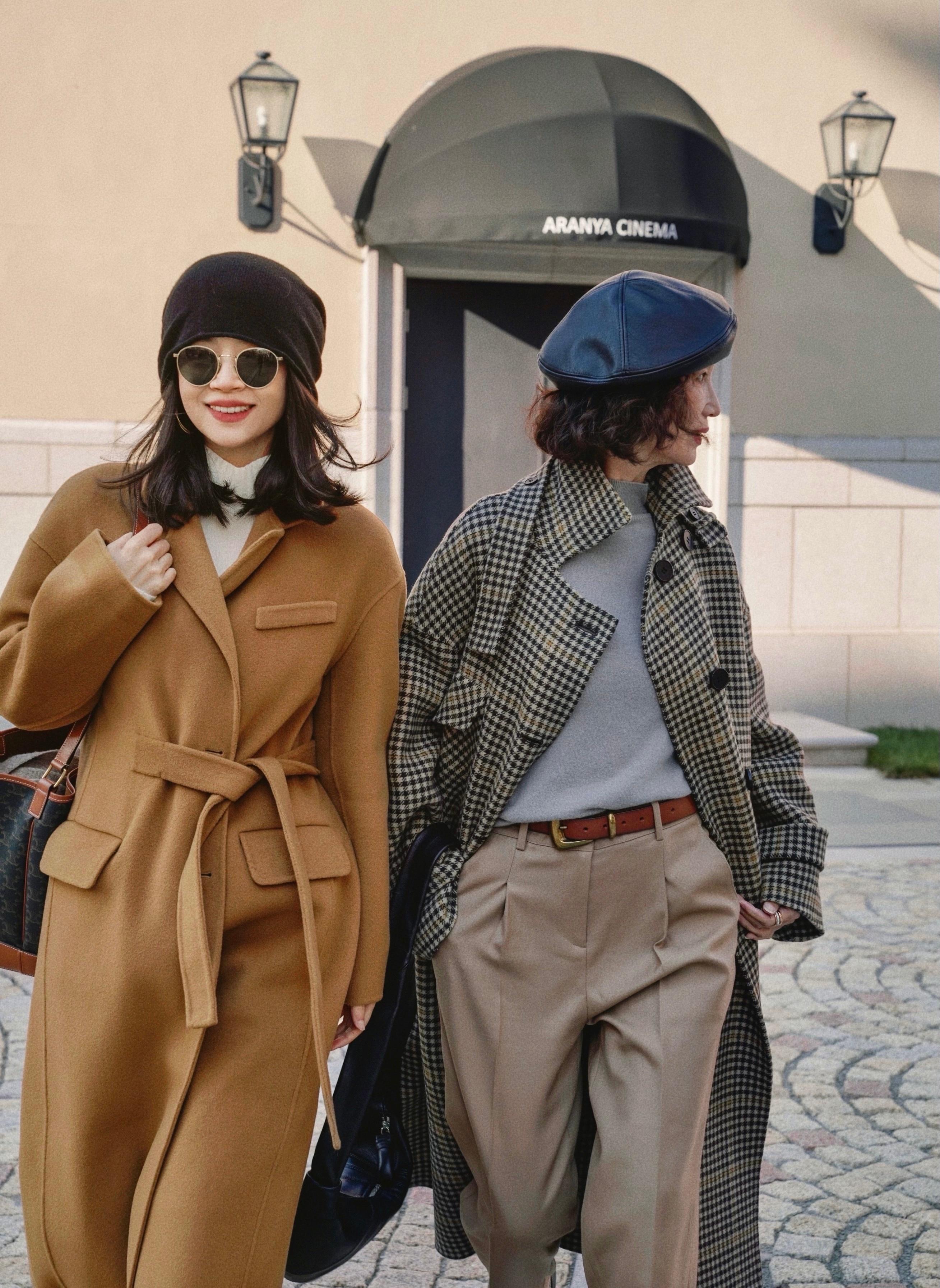 减龄 母女穿搭这样穿似姐妹花,高级时尚又减龄,不再有年龄代沟