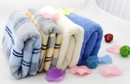 不管毛巾多脏多黄,在水里滴几滴,洗完的毛巾又软又干净,都学学