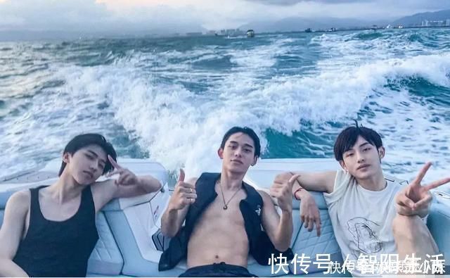 跑男团出游蔡徐坤晒与Lucas海上合照，路透不见宋雨琦身影