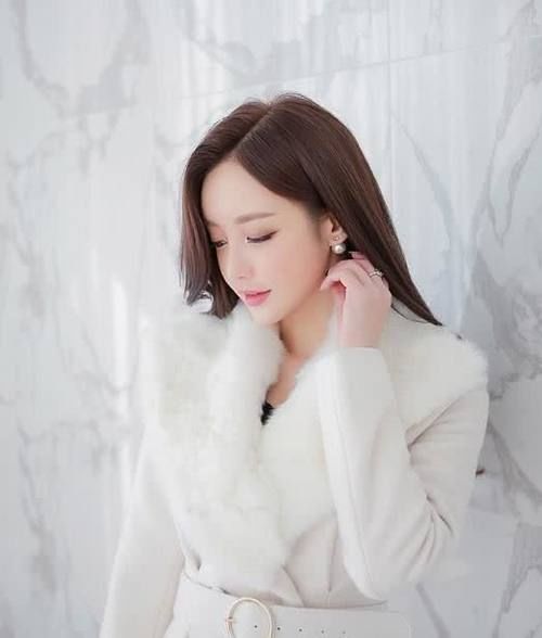 风衣|飞絮飘萤纯色，雪狐轻巧呢大衣，青春时尚气质足！