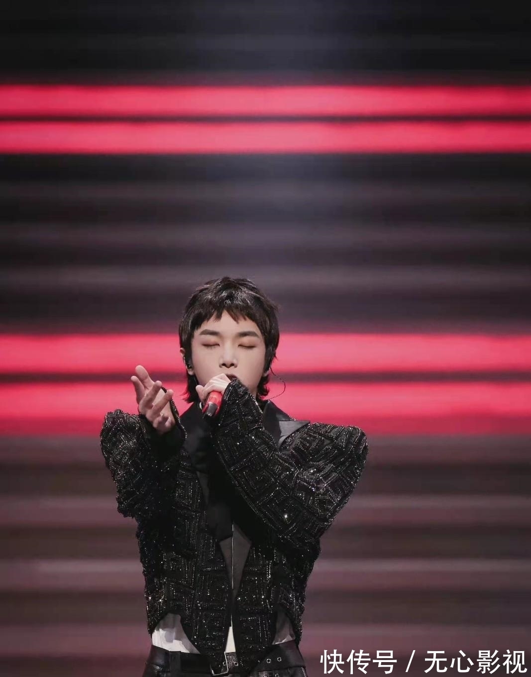 双十一狂欢晚会众星云集,易烊千玺造型流浪歌王,张杰新歌百听不腻