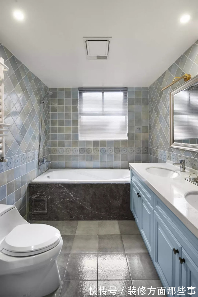 屏风|159平美式风四居室,沙发墙的居然是灰蓝色木质屏风