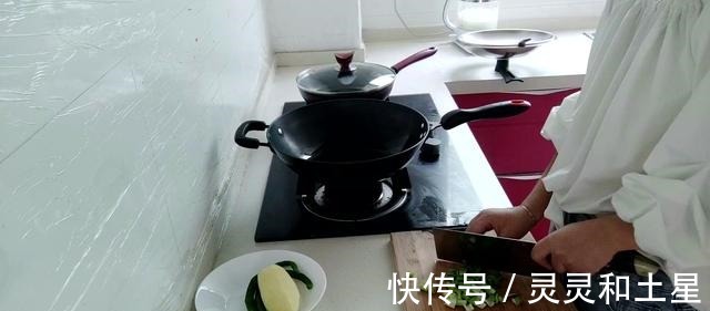 青椒|好吃的青椒炒土豆,只需要1个土豆2个青椒,想吃就快来跟我一起做!
