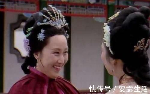 黛玉$同是千里进贾府,为什么薛宝钗能从正门进,林黛玉只能走偏门?