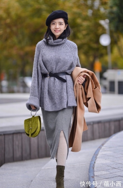 格纹 秋冬怎样穿才优雅?搭配公式“毛衣+迷笛裙”,高级感扑面而来