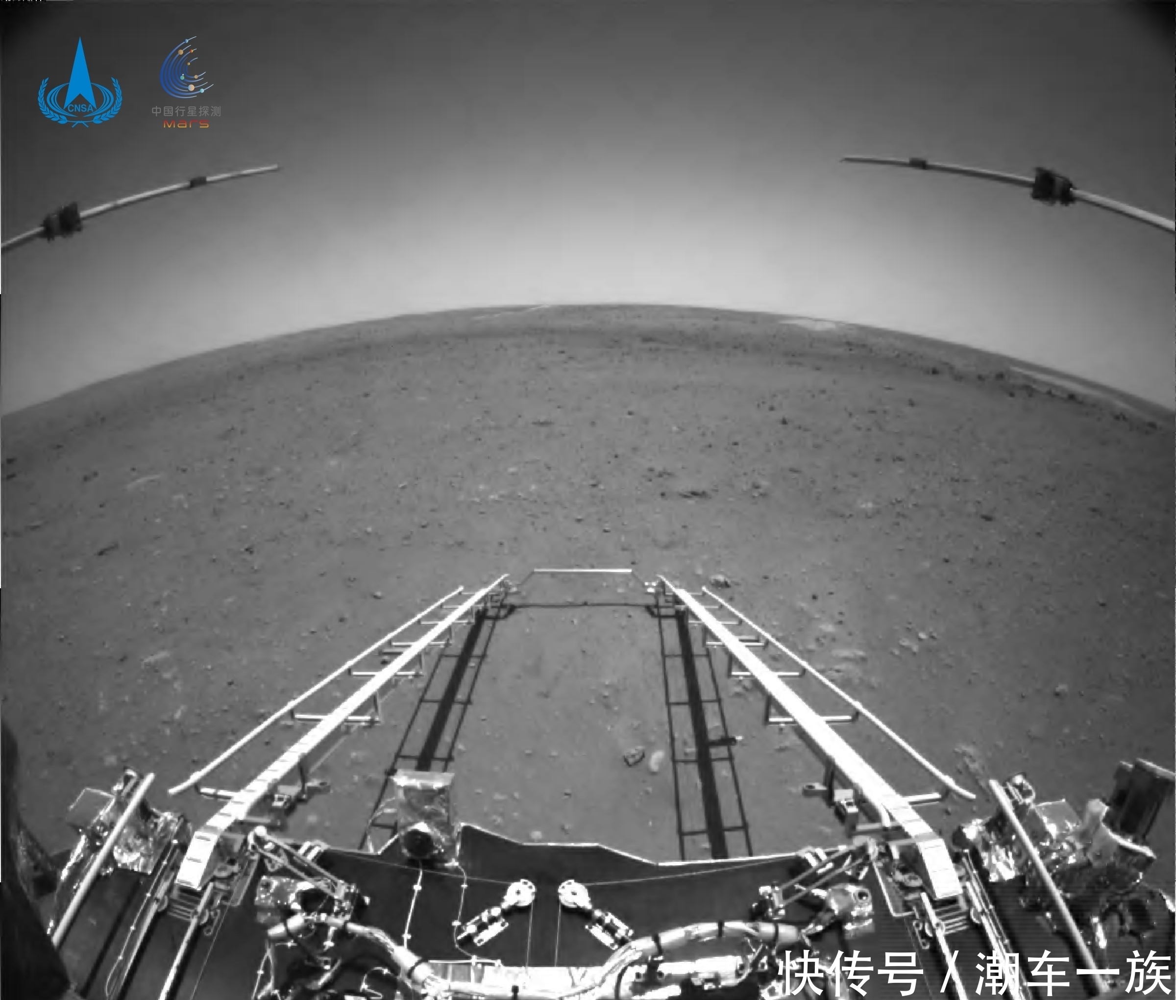 照片 祝融号传回第一批火星照片,火星真实环境曝光!NASA发来祝贺