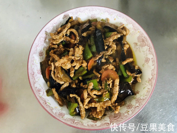 肉丝|简单易做的茄子肉丝，让人吃了还想吃